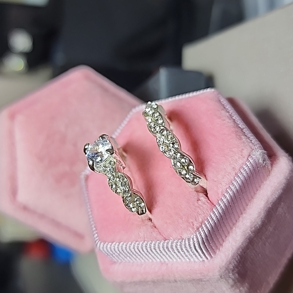 New Elegant 2pc Wedding Ring Set - Picture 2 of 11